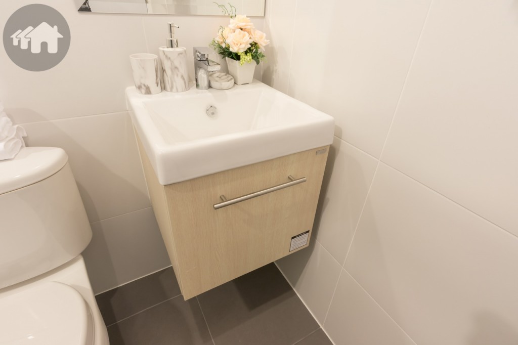 อ่างล้างหน้าของ Cotto พร้อมตู้เก็บของด้านล่าง