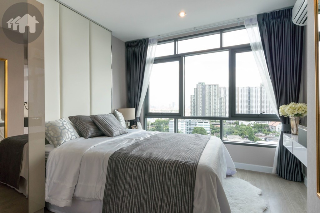 มาต่อกันที่ห้องนอนใหญ่ วางเตียงขนาด 5 ฟุต ได้สบายๆ