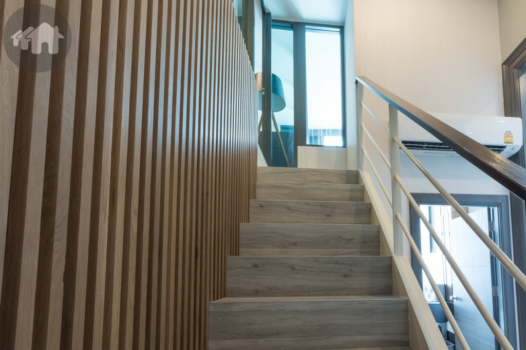 มาดูชั้นลอยกันบ้าง บันไดกว้างประมาณ 90 เซนติเมตร