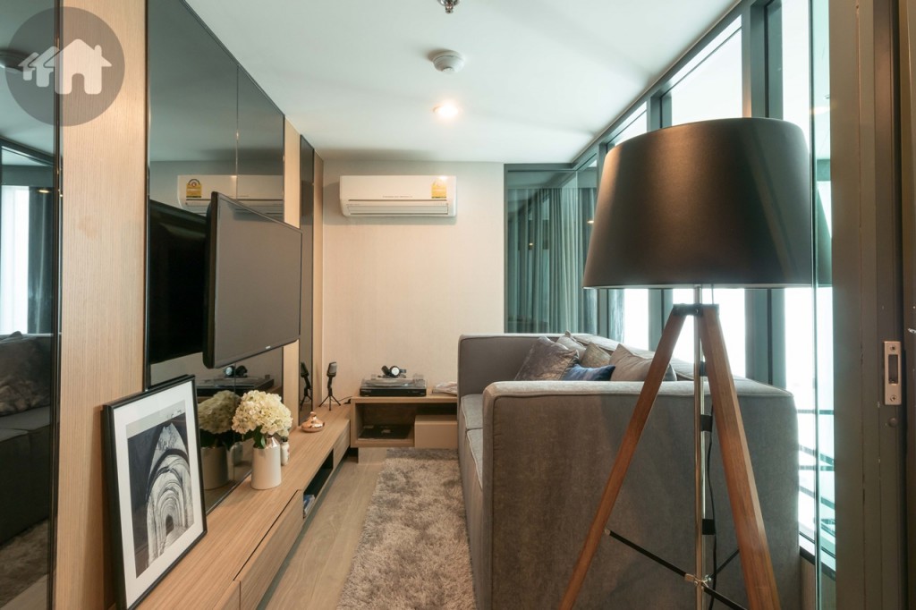 ตกแต่งเป็นห้องโฮมเธียเตอร์ หรือห้องพักผ่อนได้อย่างลงตัว ทางเดินกว้างประมาณ 1.80 เมตร