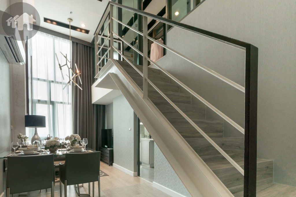 ชั้นล่างของอีกด้านหนึ่ง