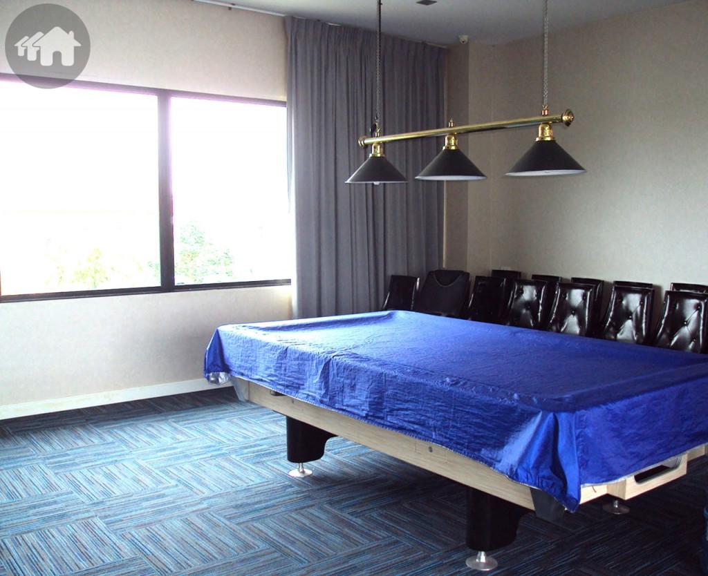 ห้องโต๊ะพูลอยู่ติดกับห้องแอโรบิค