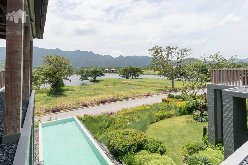 Pirom at Vineyard_002