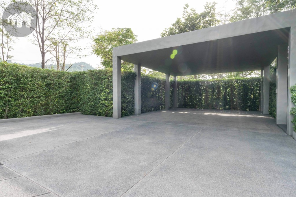 ที่จอดรถขนาดใหญ่ จอดรถได้ถึง 5 คัน