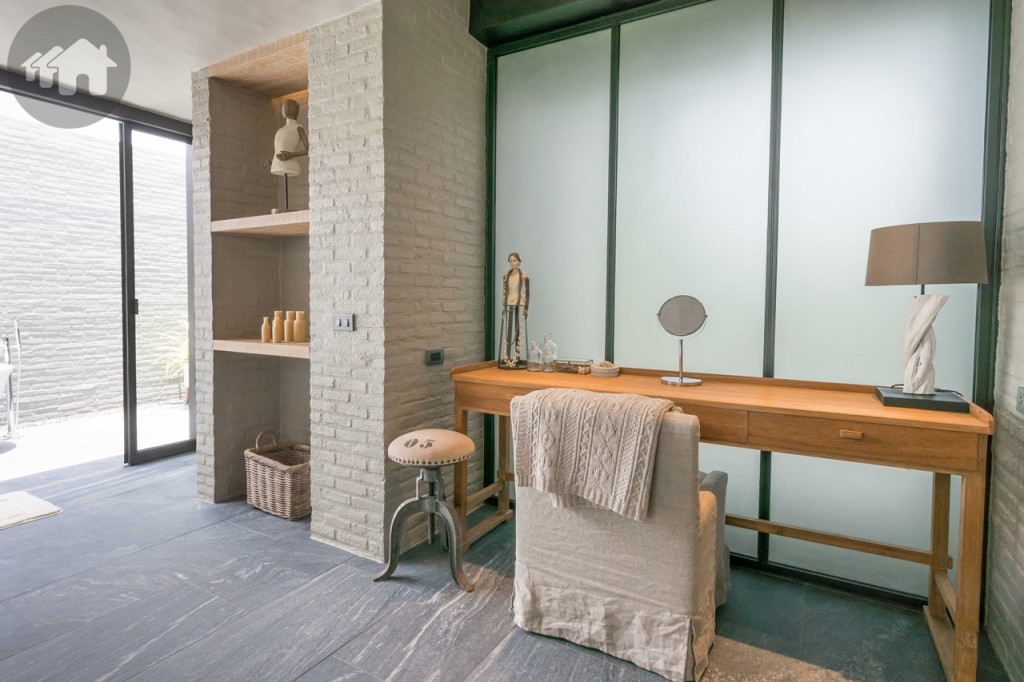 มุมโต๊ะเครื่องแป้ง