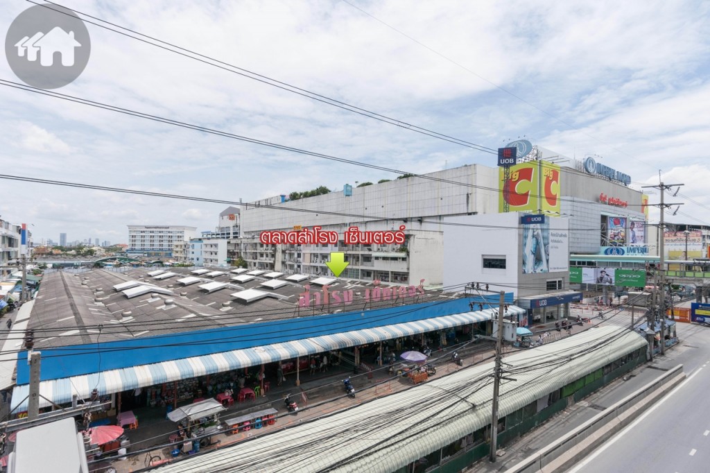 ทางออก 1 เป็น Skywalk เชื่อมไปถึงห้างอิมพีเรียลเวิลด์ สำโรง มองไปทางด้านซ้ายจะเป็นตลาดสำโรง เซ็นเตอร์ แหล่งจับจ่ายสินค้าหลากหลาย ทั้งของสด ของแห้ง ของฝาก และของกินมากมาย