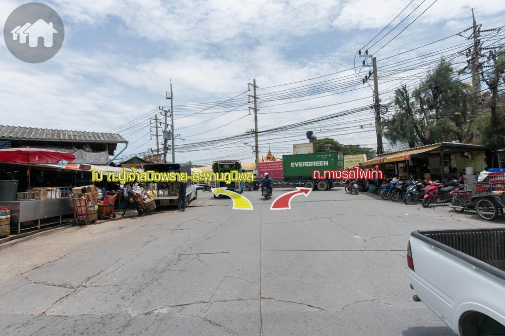 มาจนสุดซอยจะเป็น 3 แยก เชื่อมกับ ถ.ทางรถไฟเก่า ให้เลี้ยวขวา หากเลี้ยวซ้ายจะไปเชื่อมกับ ถ.ปู่เจ้าสมิงพราย