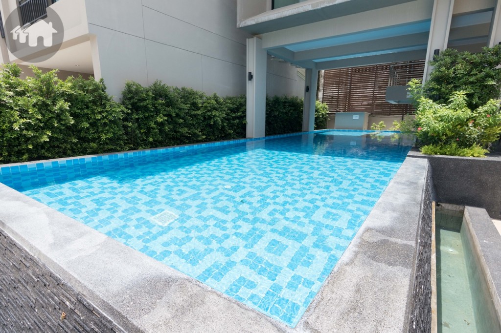 สระว่ายน้ำ พร้อมสระเด็ก