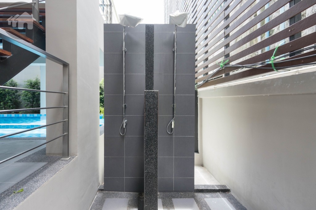 ด้านหลังมีพื้นที่ล้างตัว