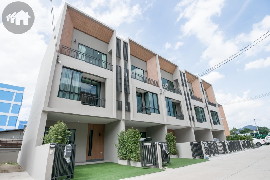 ทาวน์โฮม 3 ชั้น เนื้อที่ 24-49 ตารางวา พื้นที่ใช้สอย 160 ตารางเมตร