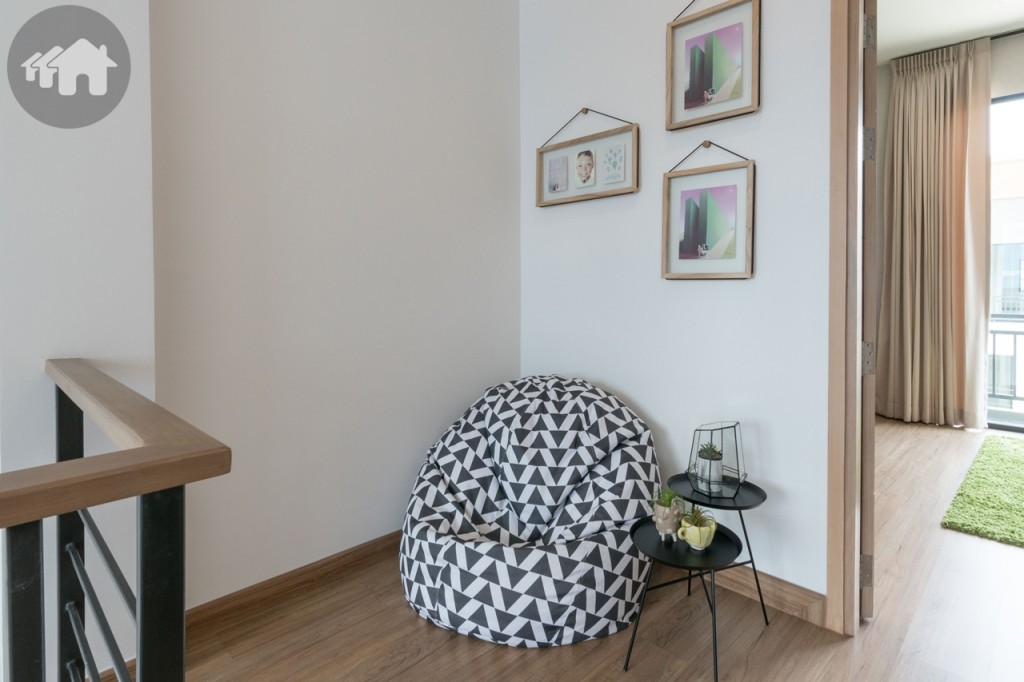 มุมหนึ่งตกแต่งเป็นพื้นที่นั่งเล่น