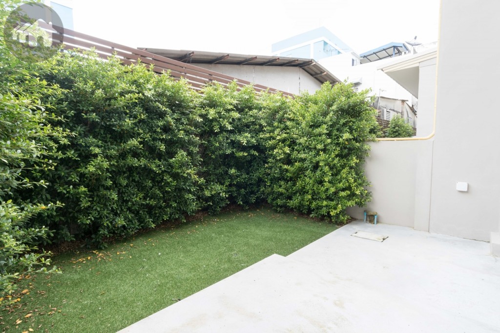 พื้นที่ซักล้างหลังบ้านขนาดใหญ่ กว้างประมาณ 4.35 เมตร