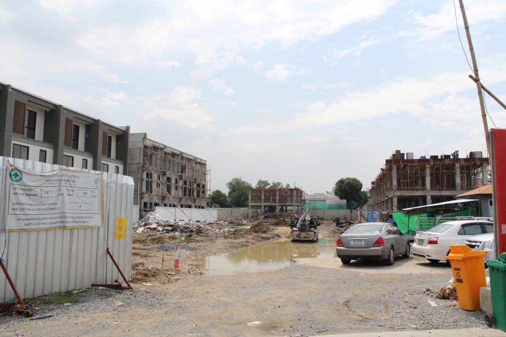 โครงการ อะชิ ประชาอุทิศ 54 (Ashi Prachauthit 54)