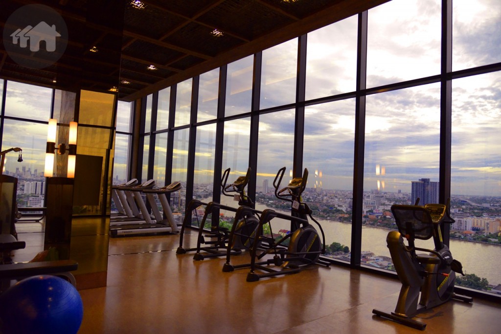 หันหน้าออกไปฝั่งแม่น้ำ ชมวิวทิวทัศน์ขณะออกกำลังกาย ให้ความรู้สึกผ่อนคลาย