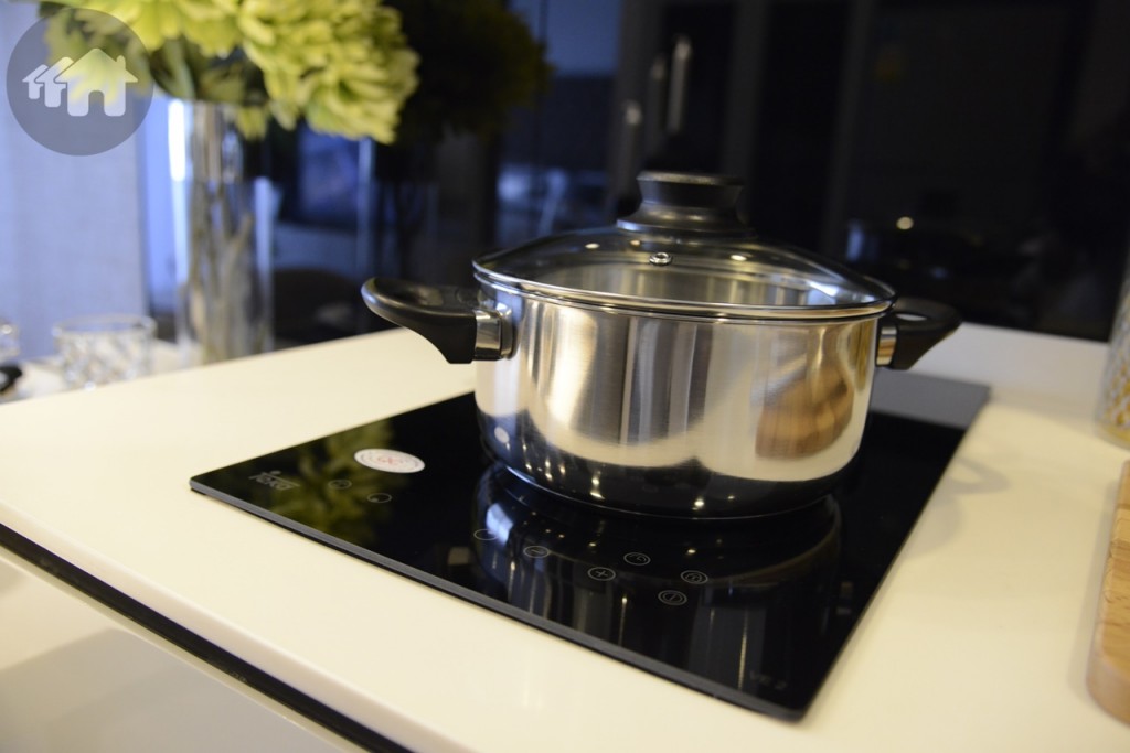 ติดตั้งซิงก์ล้างจานและเตาไฟฟ้าของ Teka ให้เหมือนกัน