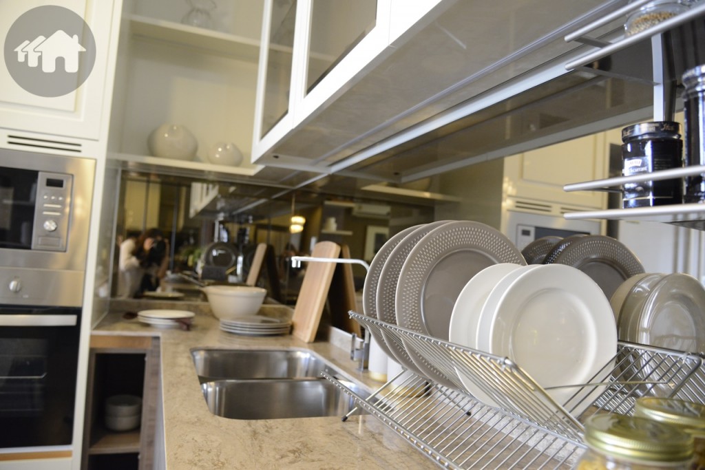 เคาน์เตอร์แบบในห้องนี้จะเป็นรูปตัว L