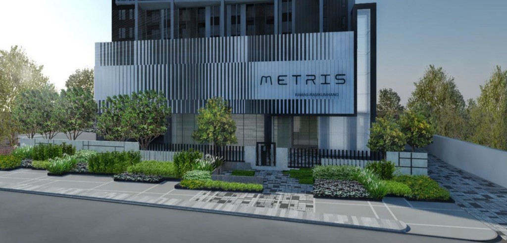 ด้านหน้าโครงการติด ถ.พระราม 9 ตกแต่งเป็นพื้นที่สวนหย่อม