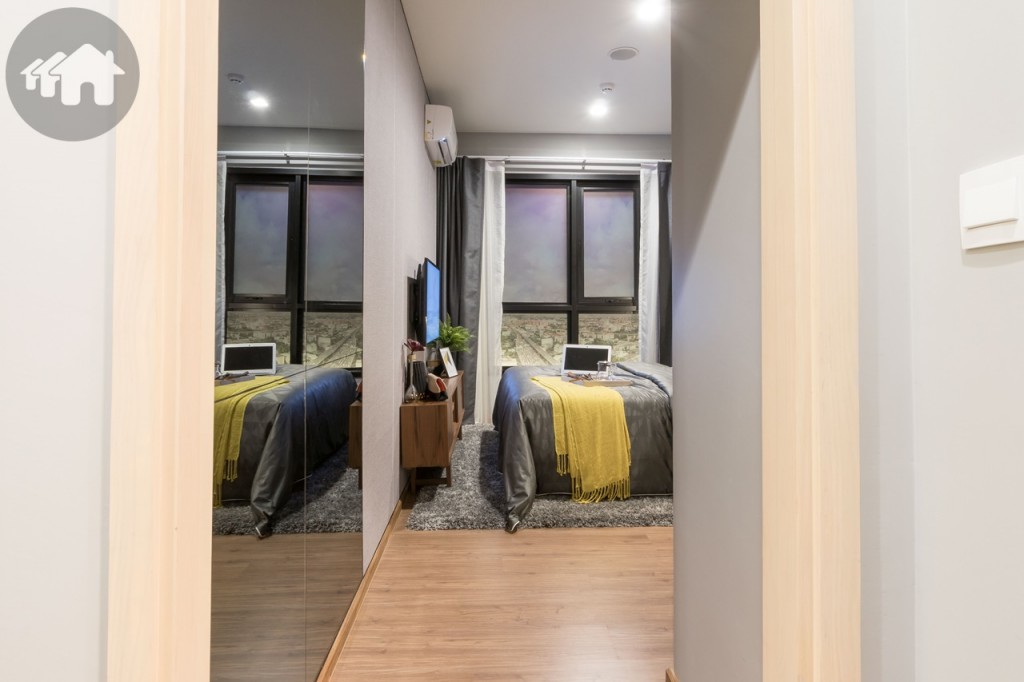 ห้องนอนใหญ่ทางเดินเข้าห้องกว้างประมาณ 1 เมตร เดินเข้า-ออกสะดวก