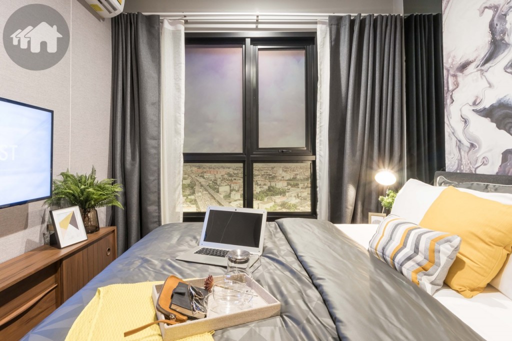 รับวิวเมืองด้วยหน้าต่างกระจกกรอบอะลูมิเนียม Powdered Coating แบบบานกระทุ้งและบานฟิกซ์