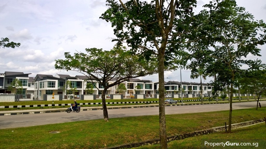Emerald Residenz and Persiaran Seri Alam