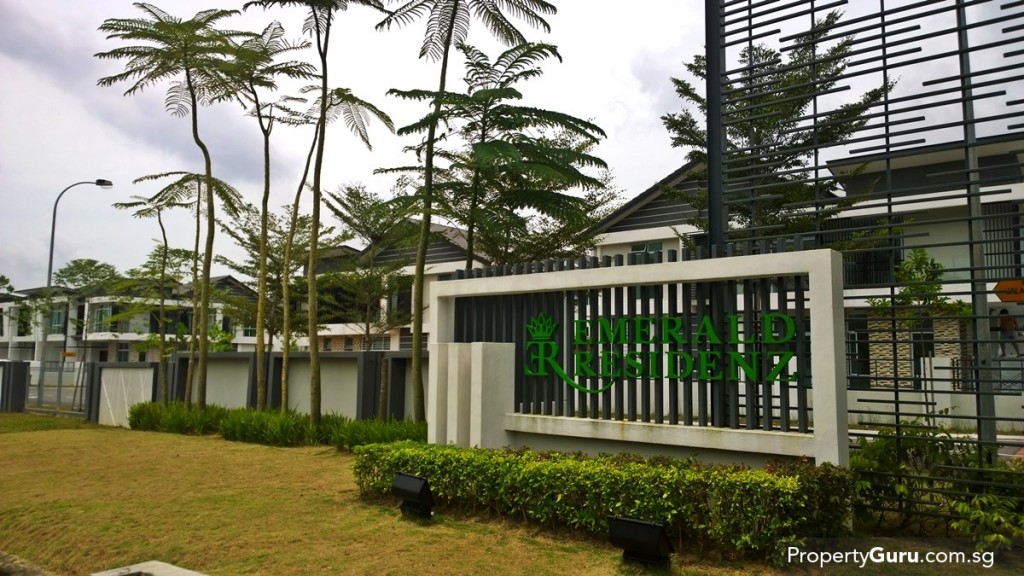 Emerald Residenz main entrance