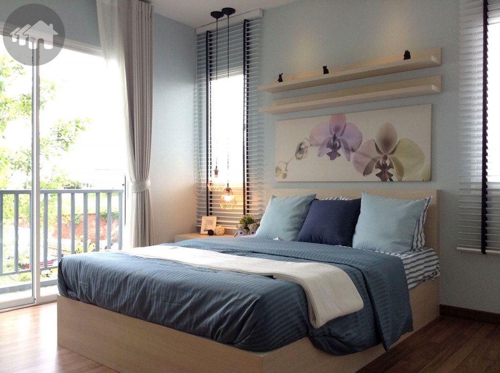 ห้องนอนที่ 2 จะอยู่ฝั่งด้านข้างของตัวบ้าน มีระเบียงให้เช่นเดียวกับห้องนอนใหญ่ แต่ไม่มีห้องน้ำในตัว 