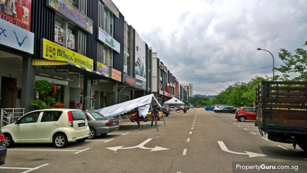 Shops and eateries in Jalan Bina