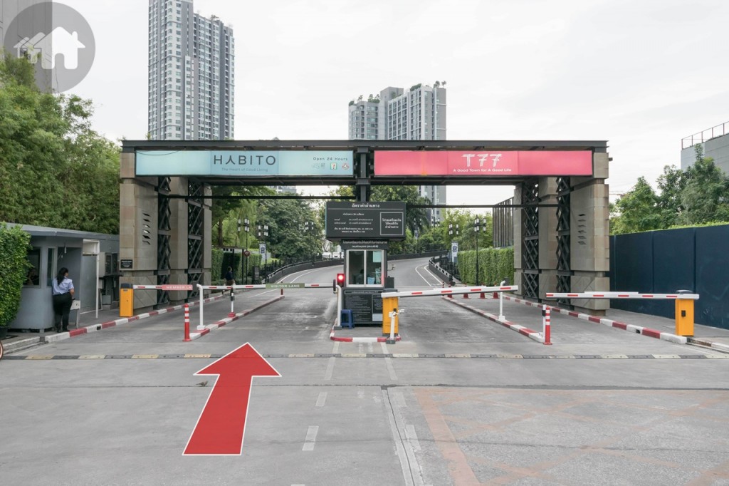 ทางเข้า T77 ผ่านฟรีสำหรับผู้อยู่อาศัย แต่หากเป็นคนนอกจะต้องเสียค่าผ่านทาง โดยอัตราค่าผ่านทาง 30 นาทีแรก รถยนต์ 20 บาท/ครั้ง (ชำระเงินปลายทาง) รถมอเตอร์ไซค์ 10 บาท/ครั้ง (ชำระเงินต้นทาง) หากเกิน 30 นาที คิดค่าจอดรถชั่วโมงละ 100 บาท