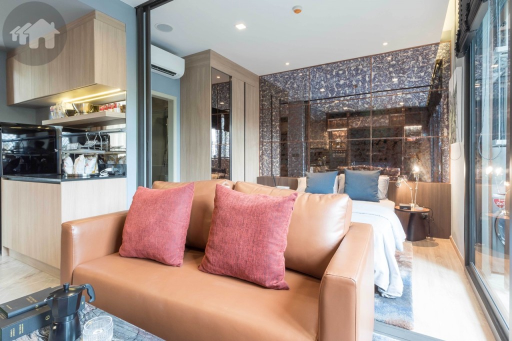 อีกด้านเป็นโซฟาขนาด 2 ที่นั่ง