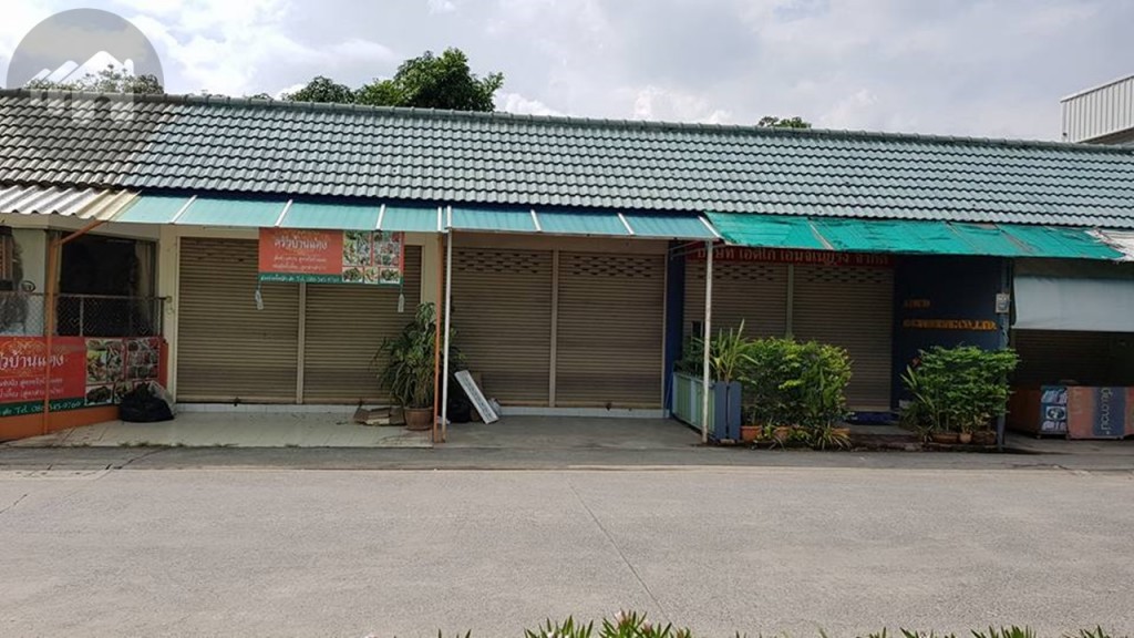 ด้านหน้าโครงการจะเป็นห้องแถวเล็กๆ