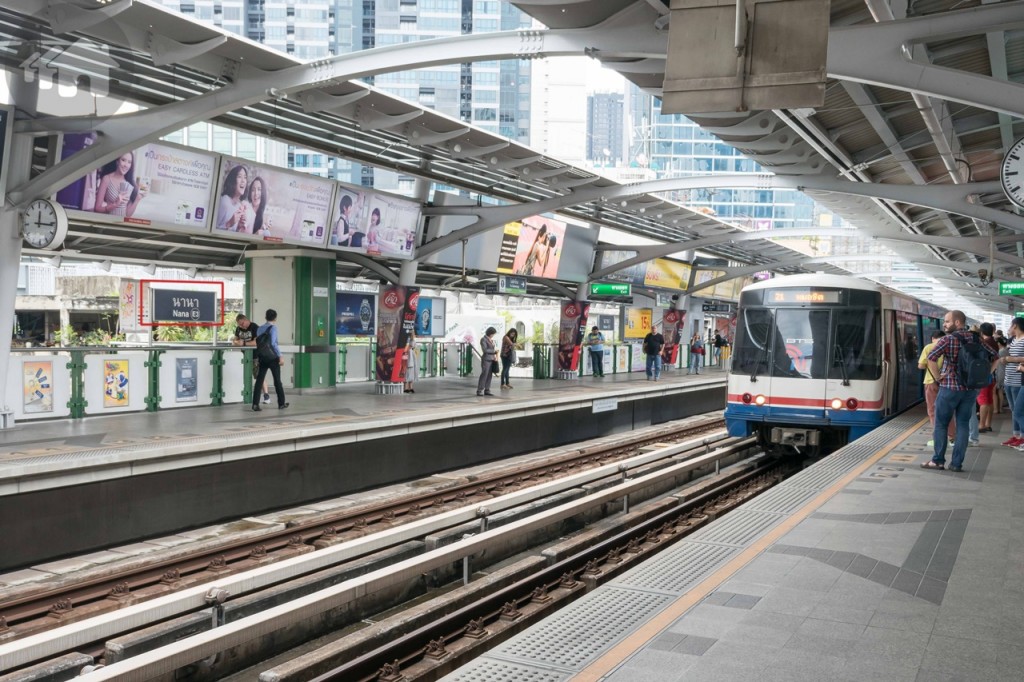 Alight at BTS Nana Station