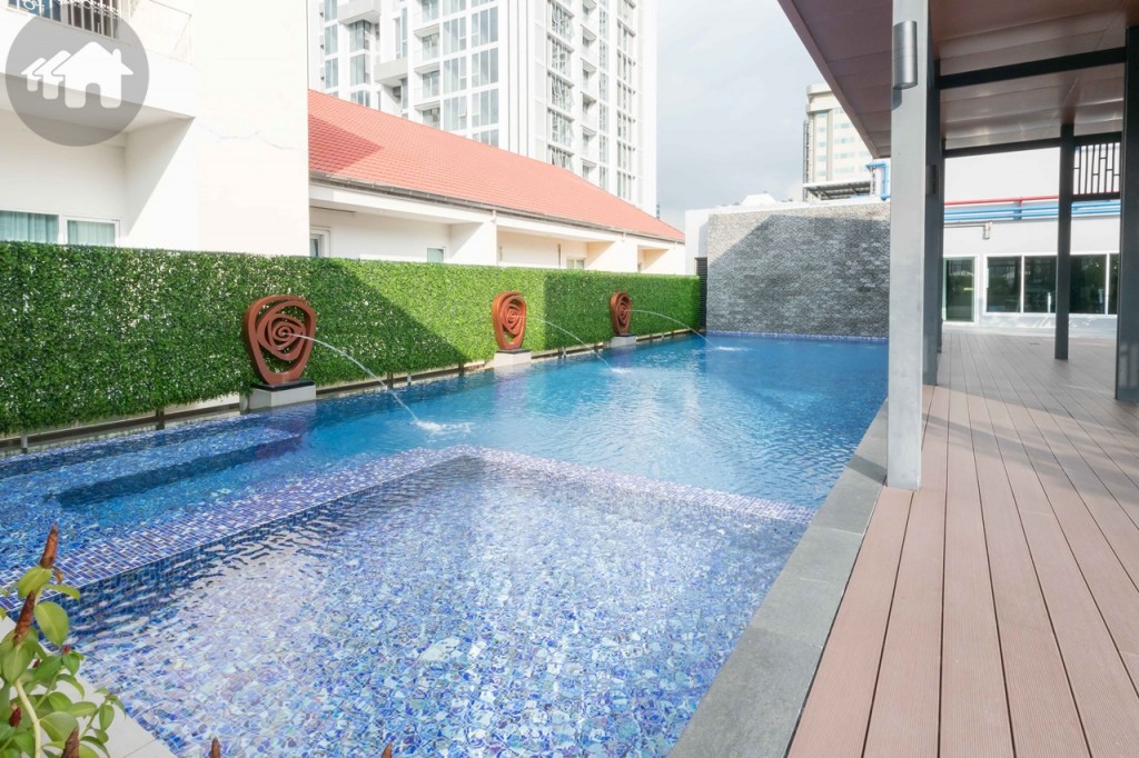 The 7th floor comprises a saltwater swimming pool with a children pool and Jacuzzi