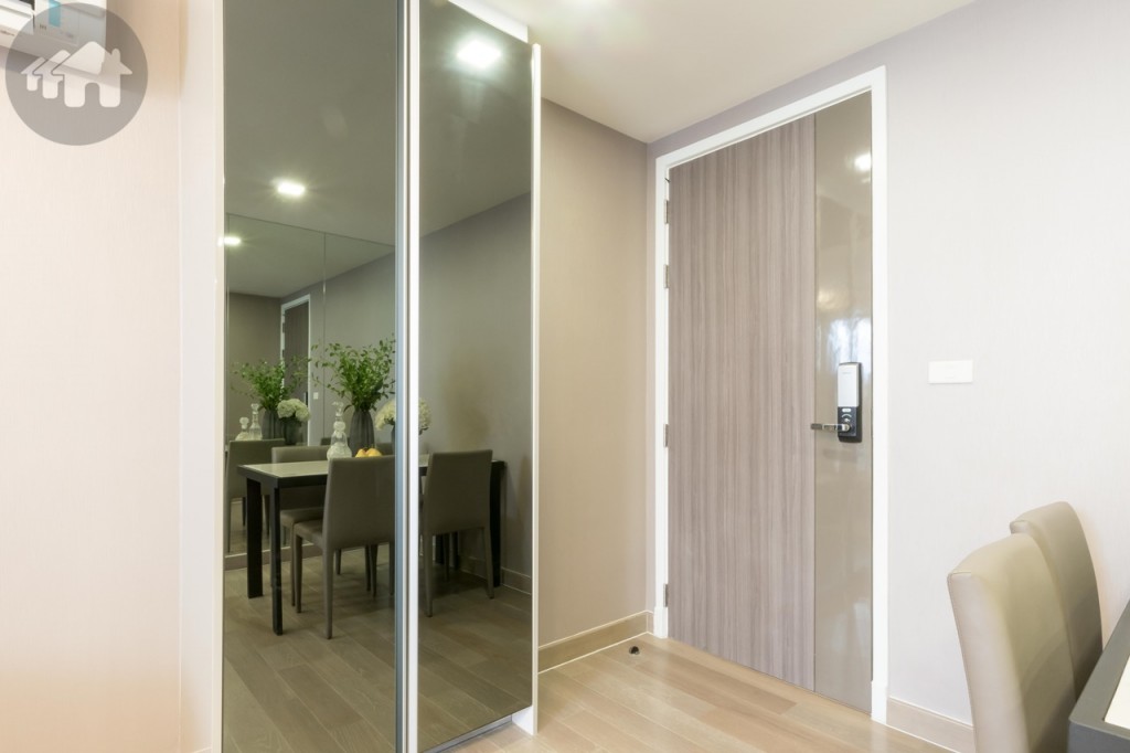Instead of a kitchen, 2-Bedroom units greet you with an open space comprising dining and living areas (a larger dining table compared with 1-Bedroom’s). However, the flooring is still Engineered wood (except bathroom and balcony) and the ceiling height is 2.50 metres