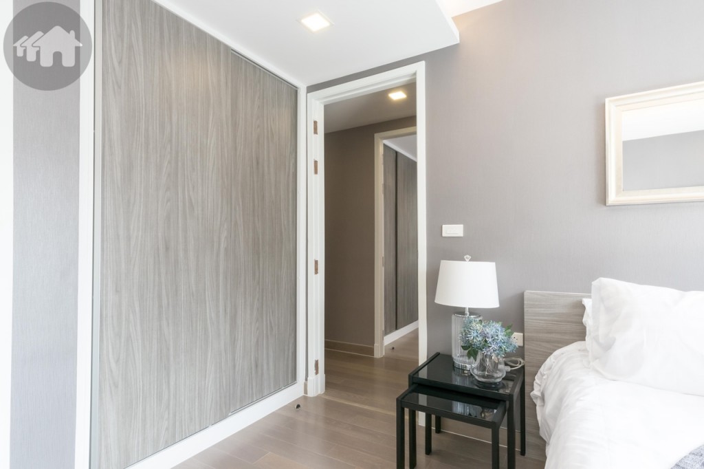A large built-in wardrobe greets you at the master bedroom’s entrance, which is positioned around 1.70 metres from the bedside table