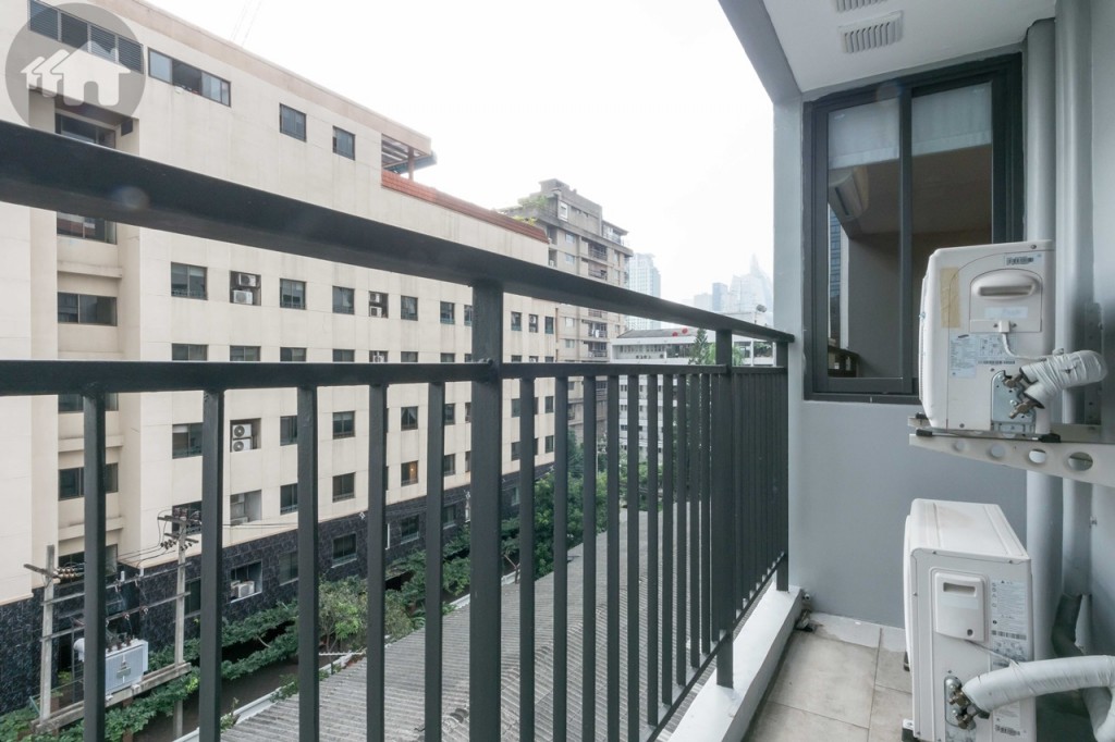 The balcony is exceptionally extensive compared to the previous show units at 3.25 metres at length and 1 metre at width. The rail still has the same design with 1.20-metre height, and the floor are 30x60 cm. tiles. Air-conditioner compressors stacks up at the corner