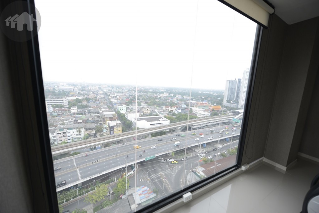 ชั้น 19 เป็นฟิตเนสแบบลอยฟ้า มองเห็นทิวทัศน์เมือง (City View)