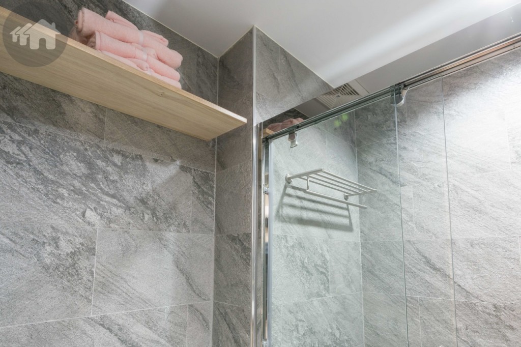 ด้านบนเป็นชั้นวางของ