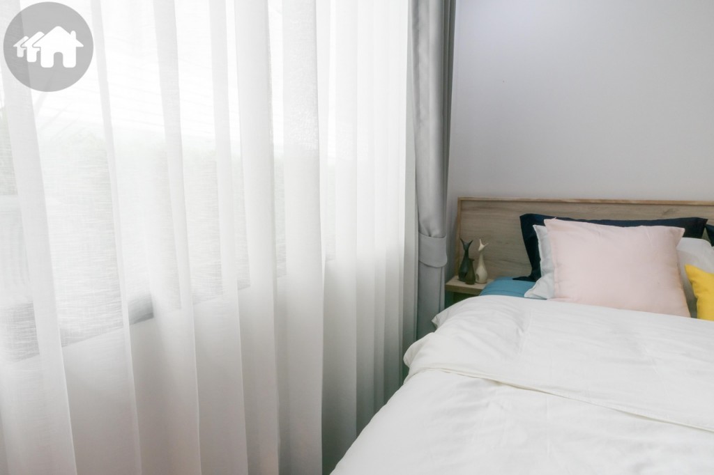 ข้างเตียงอีกด้านกว้างประมาณ 25 เซนติเมตร