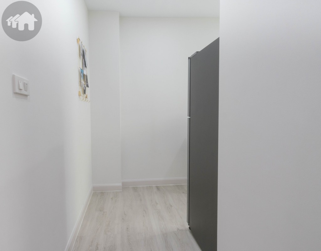 ทางเดินเชื่อมต่อไปห้องครัวกว้างประมาณ 95 เซนติเมตร