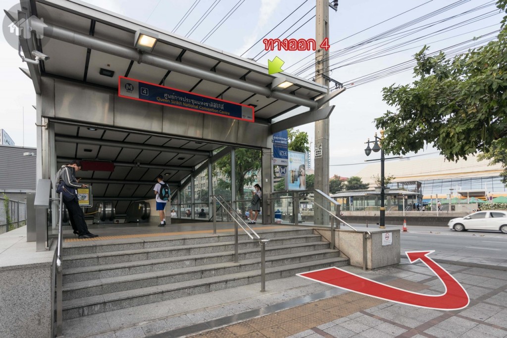ออกจากรถไฟฟ้า MRT สถานีศูนย์การประชุมแห่งชาติสิริกิติ์ ทางออก 4 (ตรงข้ามกับศูนย์การประชุมแห่งชาติสิริกิติ์) แล้วเดินย้อนไปทางแยกพระราม 4