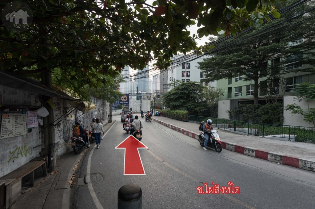 จุดนี้จะมีวินมอเตอร์ไซค์ให้บริการเหมาะสำหรับวันที่เร่งรีบ มองตรงไปก็เห็นโครงการแล้ว