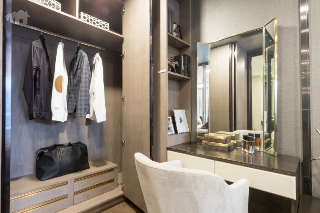 ตู้เสื้อผ้าบิลท์อินอีกหนึ่งตู้