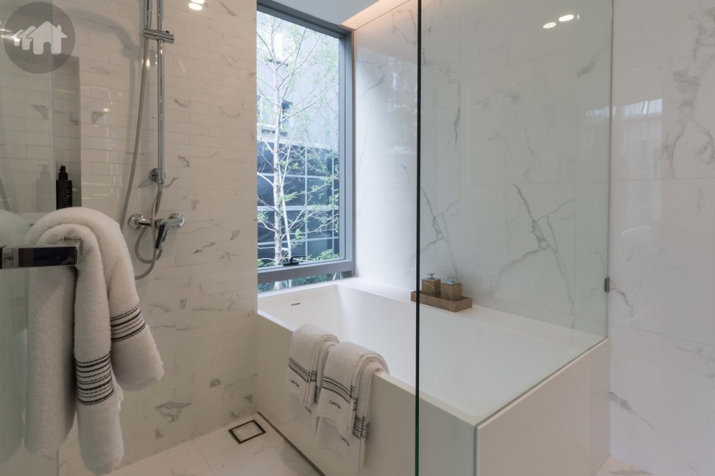 พิเศษสำหรับ 2 ห้องนอน มีอ่างอาบน้ำของ Lavenz ให้ด้วย