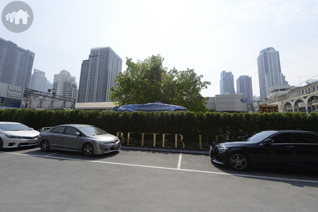 ด้านทิศใต้ เป็นเส้นทางไปถนนสาทร ติดโครงการจะเป็นโชว์รูมฟอร์ด