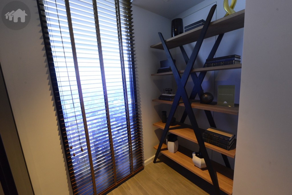 โซนแต่งตัว มีตู้เสื้อผ้าแถมให้ สามารถจัดวางได้ตามห้องตัวอย่าง และยังมีพื้นที่ว่างตรงข้ามตู้เสื้อผ้า สามารถจัดวางกระจกหรือชั้นวางของได้ 