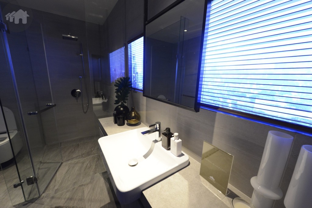 จะเห็นได้ว่าห้องแบบ Duplex  D2A2 ห้องน้ำและโซนแต่งตัว สามารถมองเห็นวิวเมืองได้ด้วย