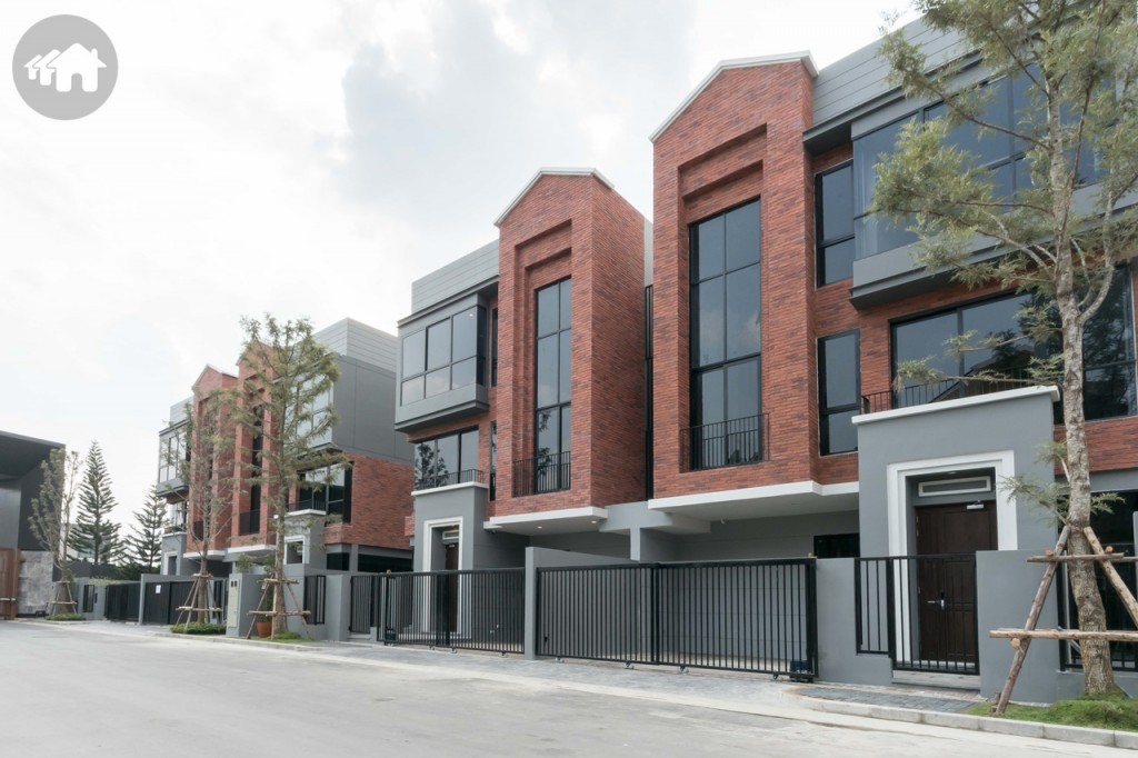 ถนนภายในโครงการกว้างขวาง พร้อมระบบไฟฟ้าลงดินทั้งหมด