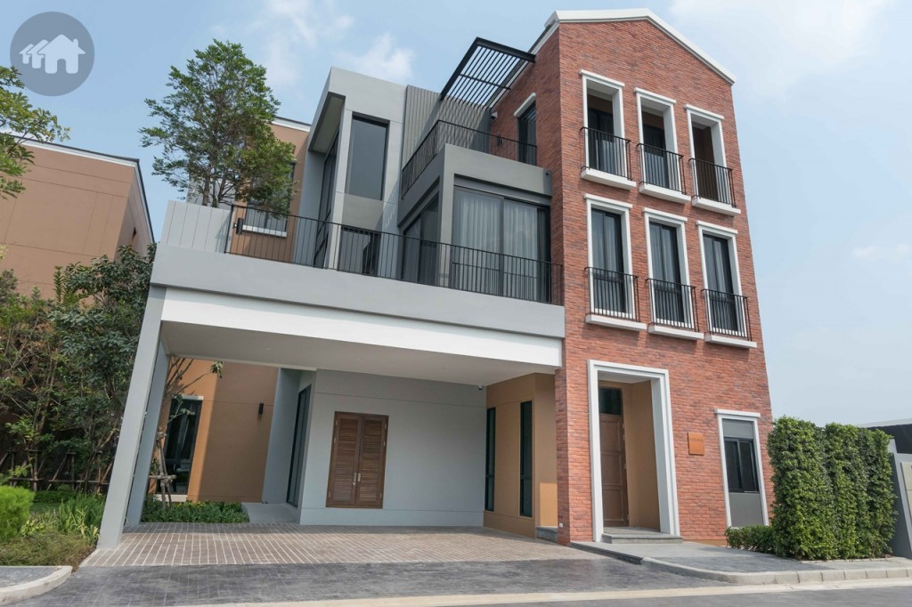 บ้านเดี่ยว 3 ชั้น ออกแบบโดยผสมผสานความคลาสสิกเข้ากับความโมเดิร์นอย่างลงตัว