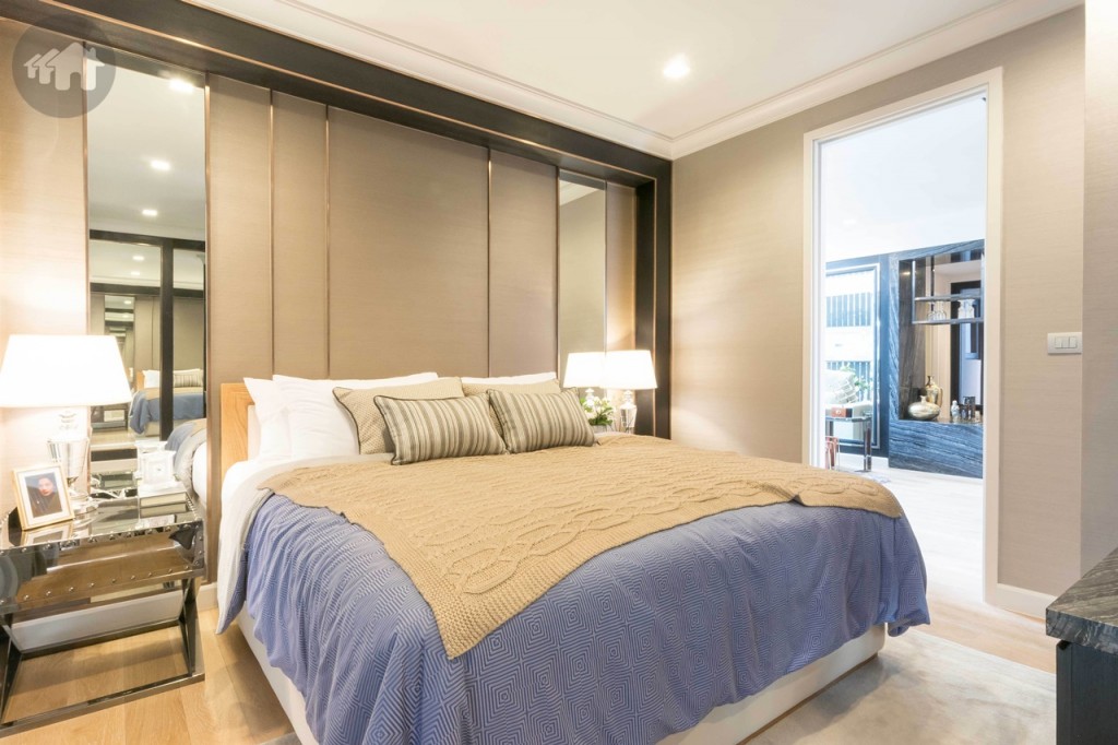 ห้องนอนกว้างขวาง วางเตียงขนาด 6 ฟุต ได้สบาย ๆ 