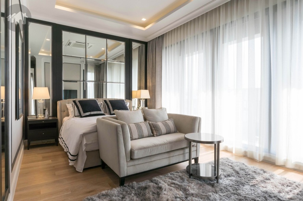 ห้องนอนใหญ่วางเตียงขนาด 6 ฟุต ได้สบาย ๆ 